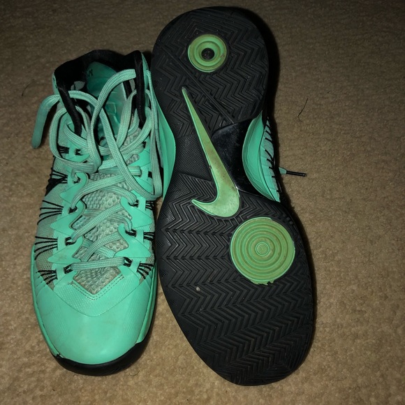 Nike Hyperdunks - Picture 3 of 5